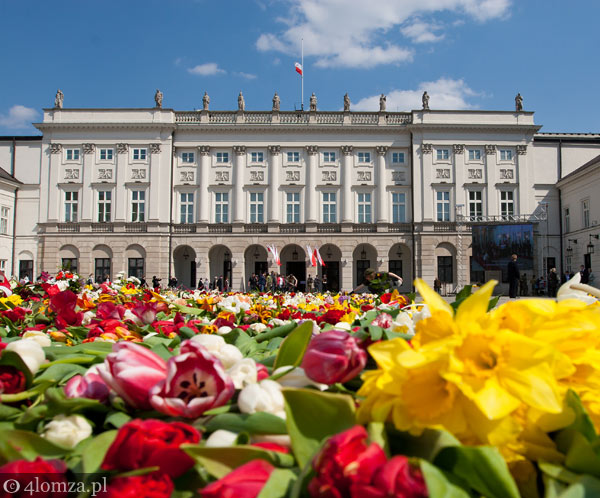 Kwiaty przed Pałacem Prezydenckim