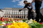 Foto: Kwiaty przed Pałacem Prezydenckim