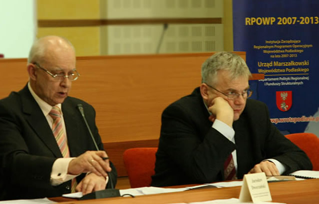 Marszałek Jarosław Dworzański i wicemarszałek Bogusław Dębski podczas posiedzenia Komitetu Monitorującego Regionalny Program Operacyjny Województwa Podlaskiego na lata 2007-2013